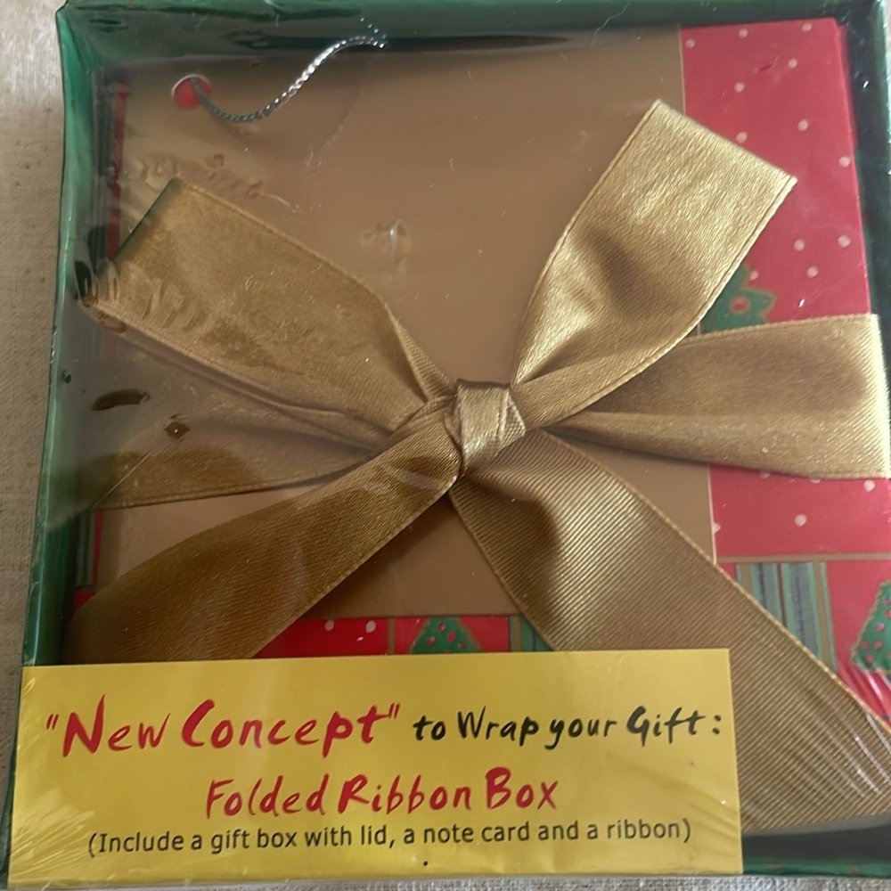 Christmas Gift Box Set - Includes Gift Box With Lid, Note Card & Ribbon - Picture 2 of 7